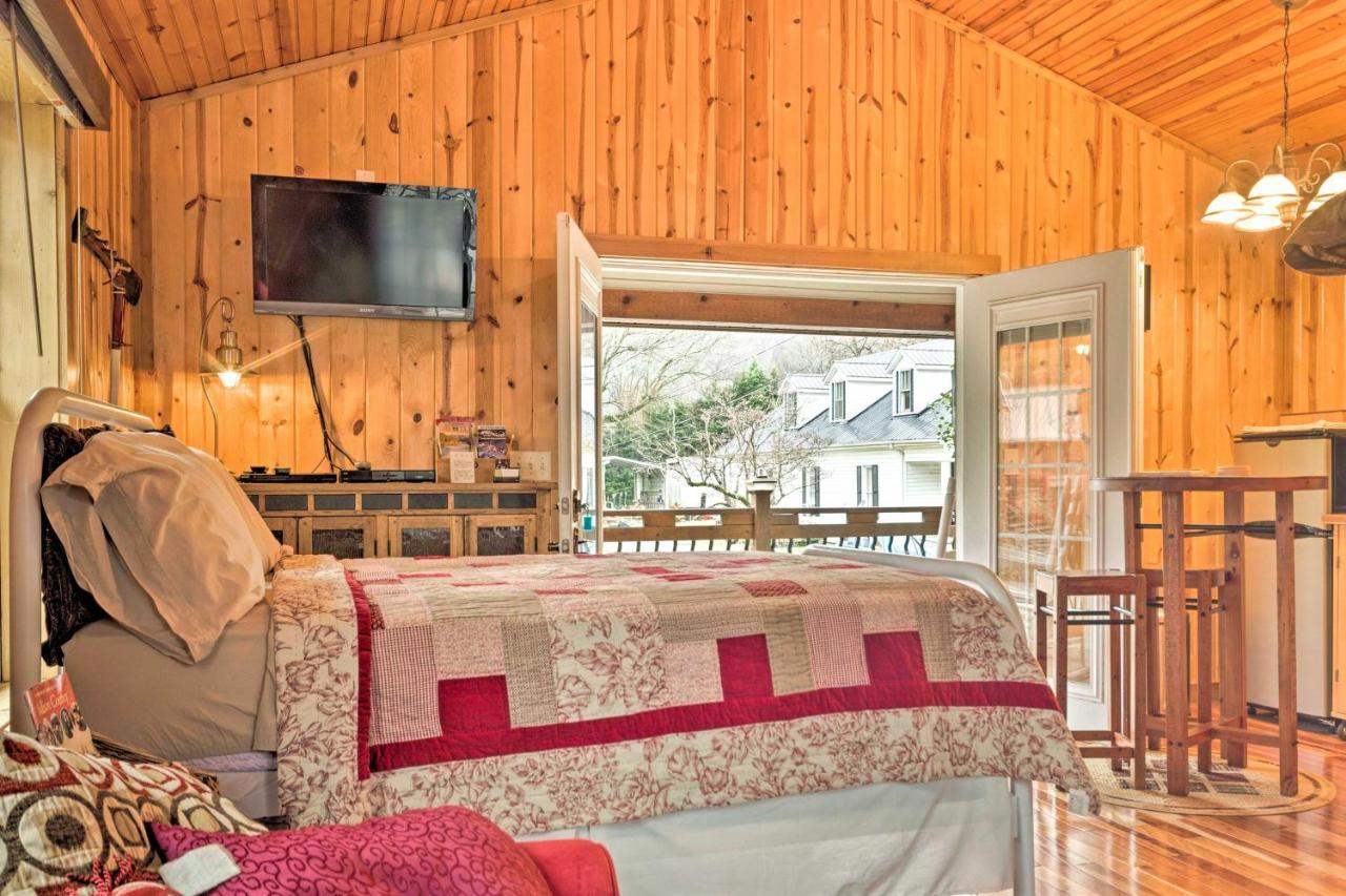 The Boat House Creekside Getaway In Hot Springs! Διαμέρισμα Εξωτερικό φωτογραφία